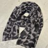 Qnuz Odette Scarf Black | Torklaeder