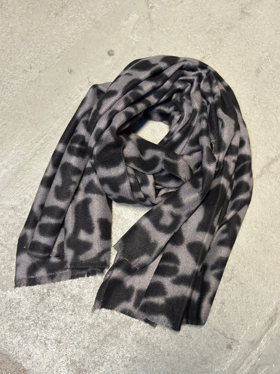 Qnuz Odette Scarf Black | Torklaeder