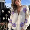 Gown Isa Margurit Cardigan 2398 Med Handlavet Blomster White/Purple | Strik